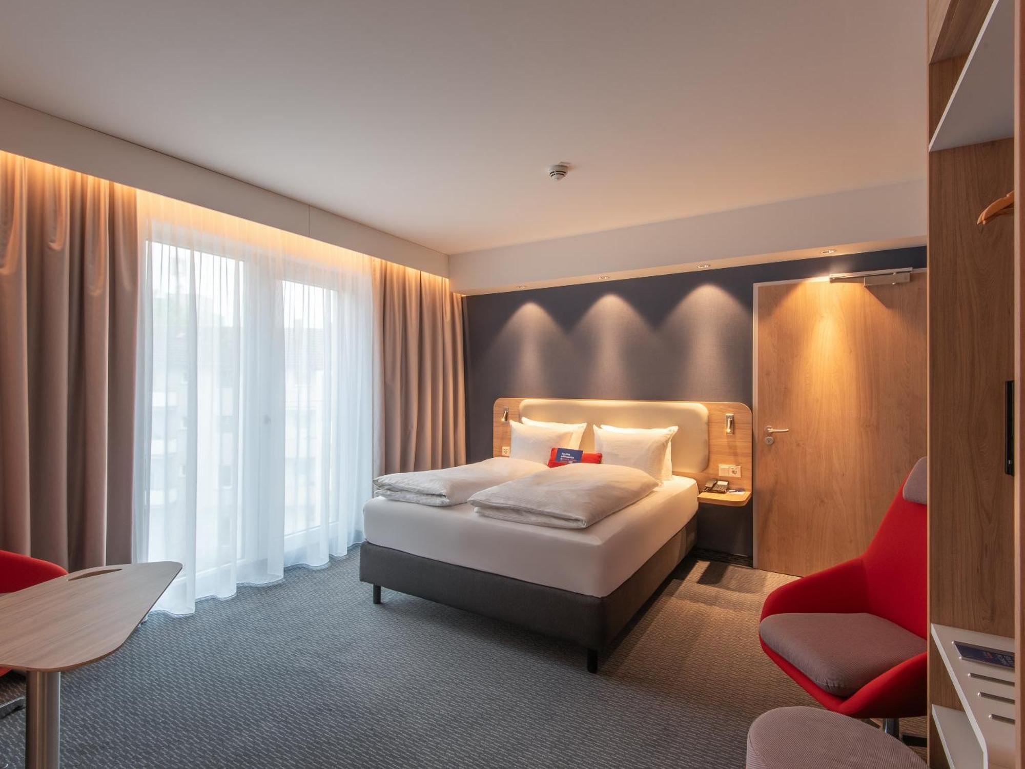 Holiday Inn Express Heilbronn By Ihg Экстерьер фото