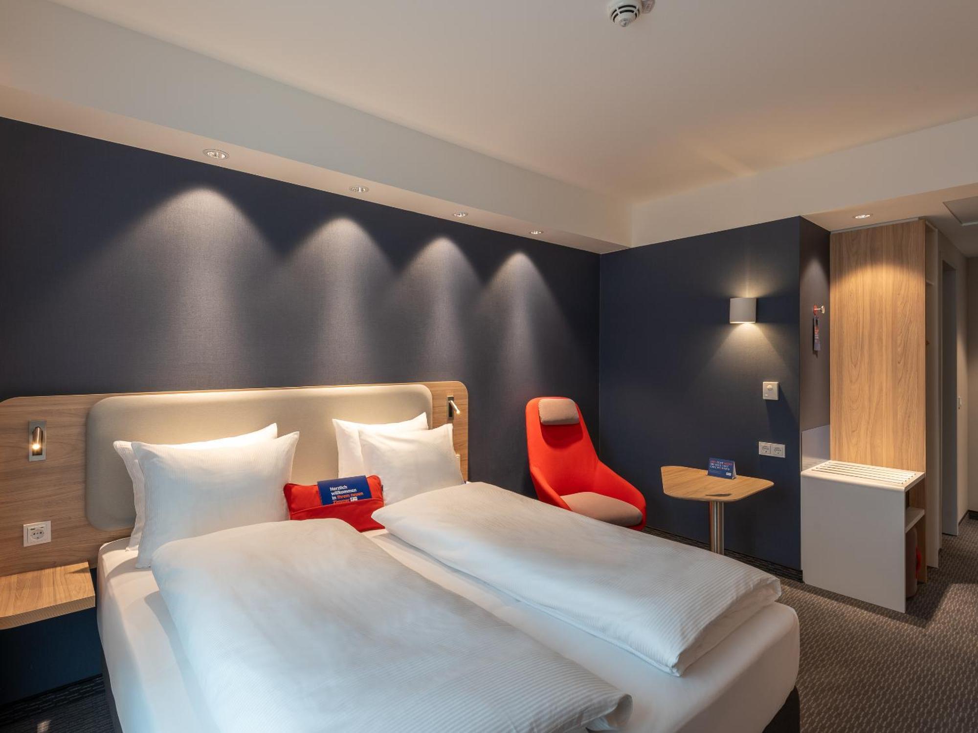 Holiday Inn Express Heilbronn By Ihg Экстерьер фото