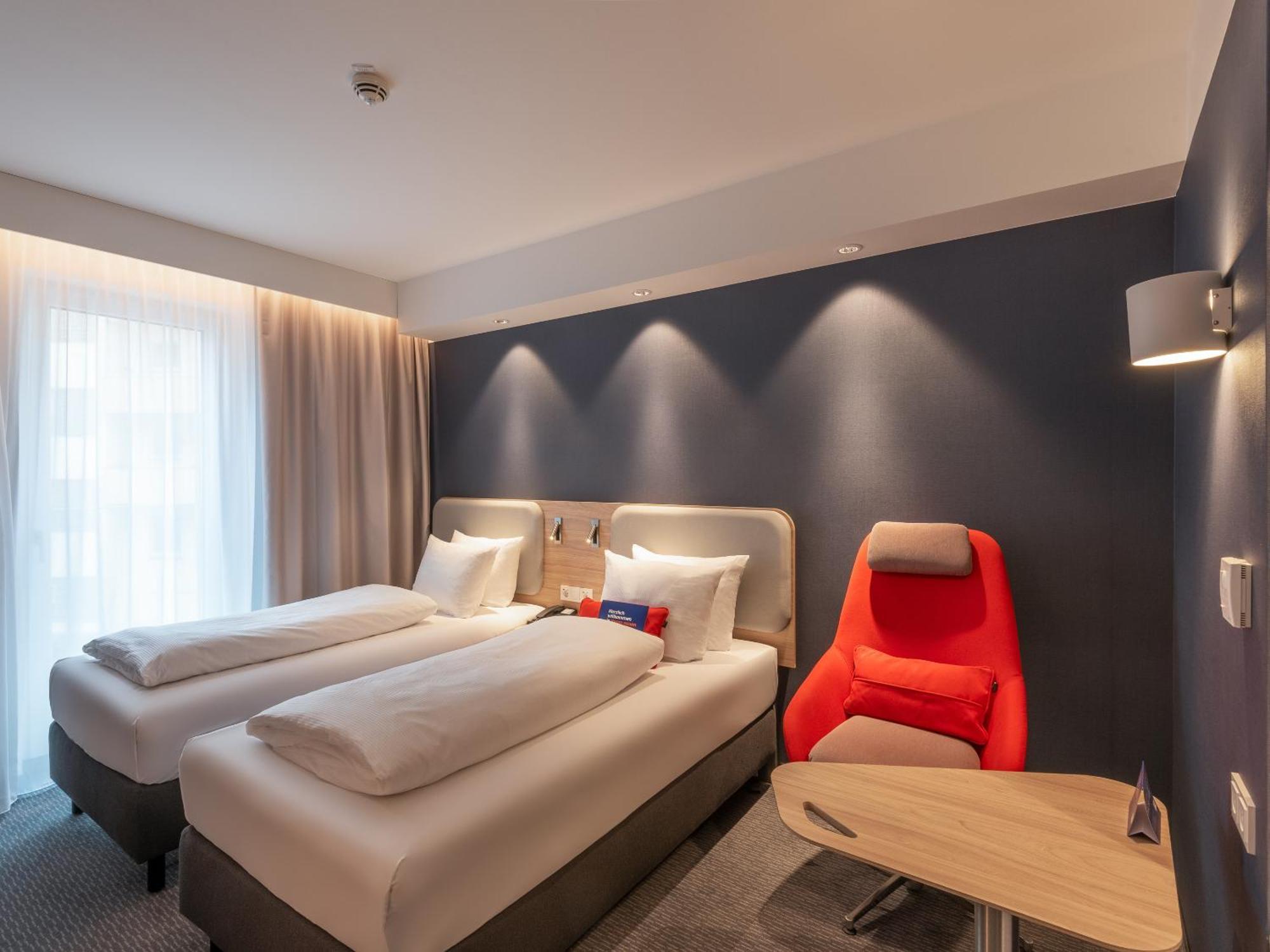 Holiday Inn Express Heilbronn By Ihg Экстерьер фото