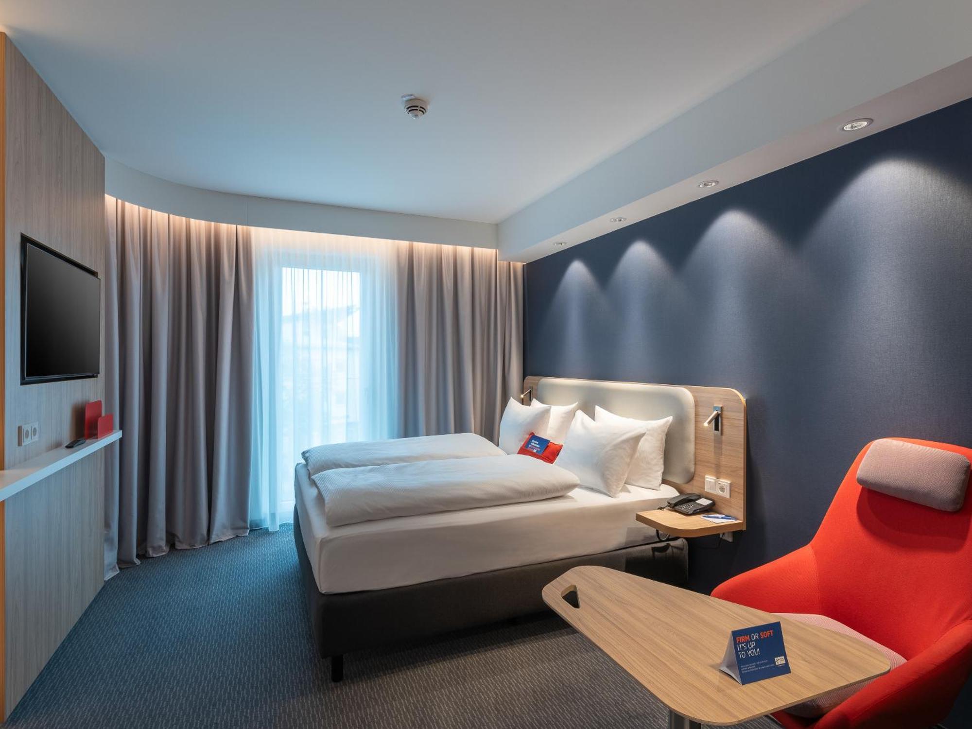 Holiday Inn Express Heilbronn By Ihg Экстерьер фото