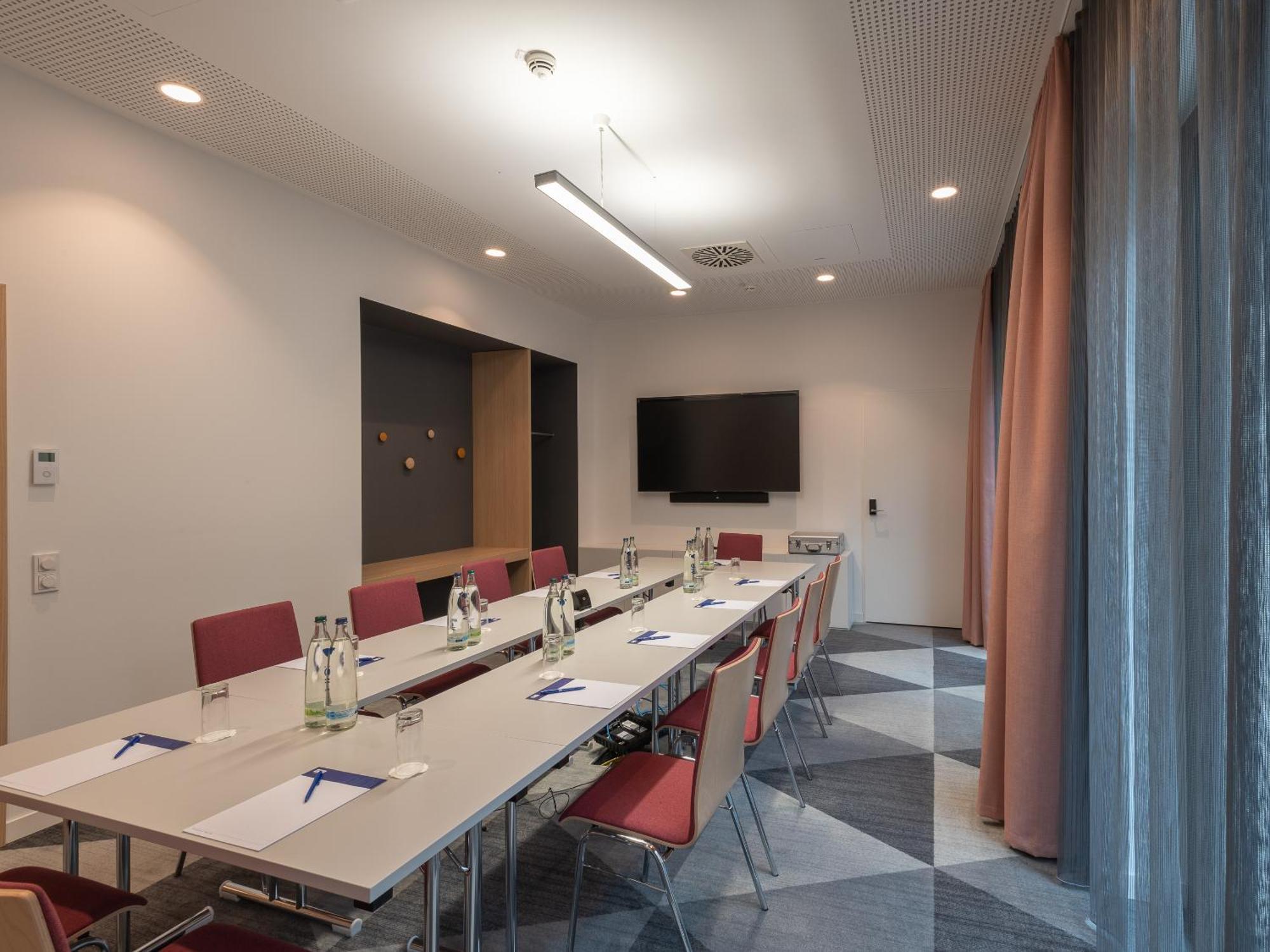 Holiday Inn Express Heilbronn By Ihg Экстерьер фото
