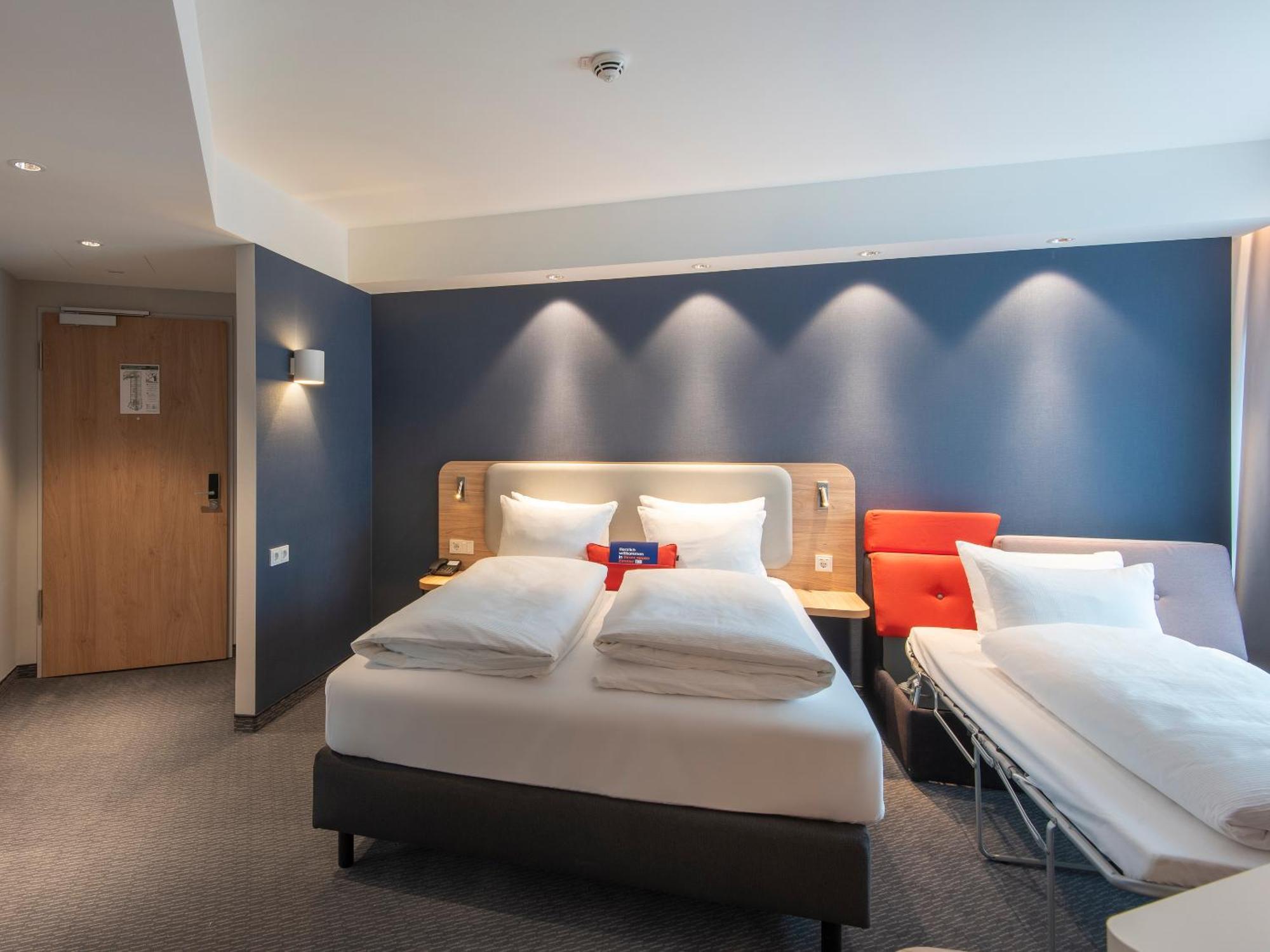 Holiday Inn Express Heilbronn By Ihg Экстерьер фото