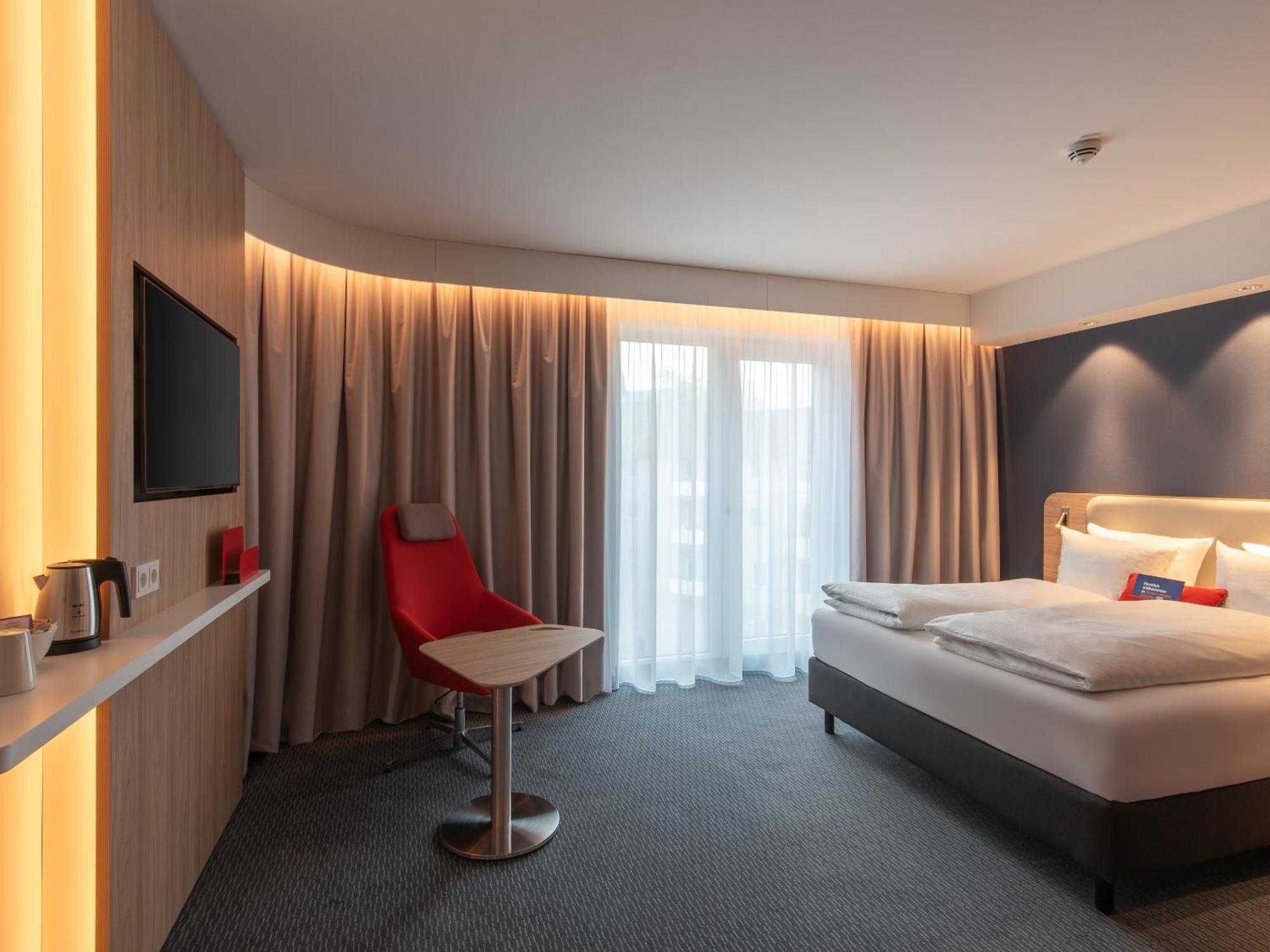 Holiday Inn Express Heilbronn By Ihg Экстерьер фото
