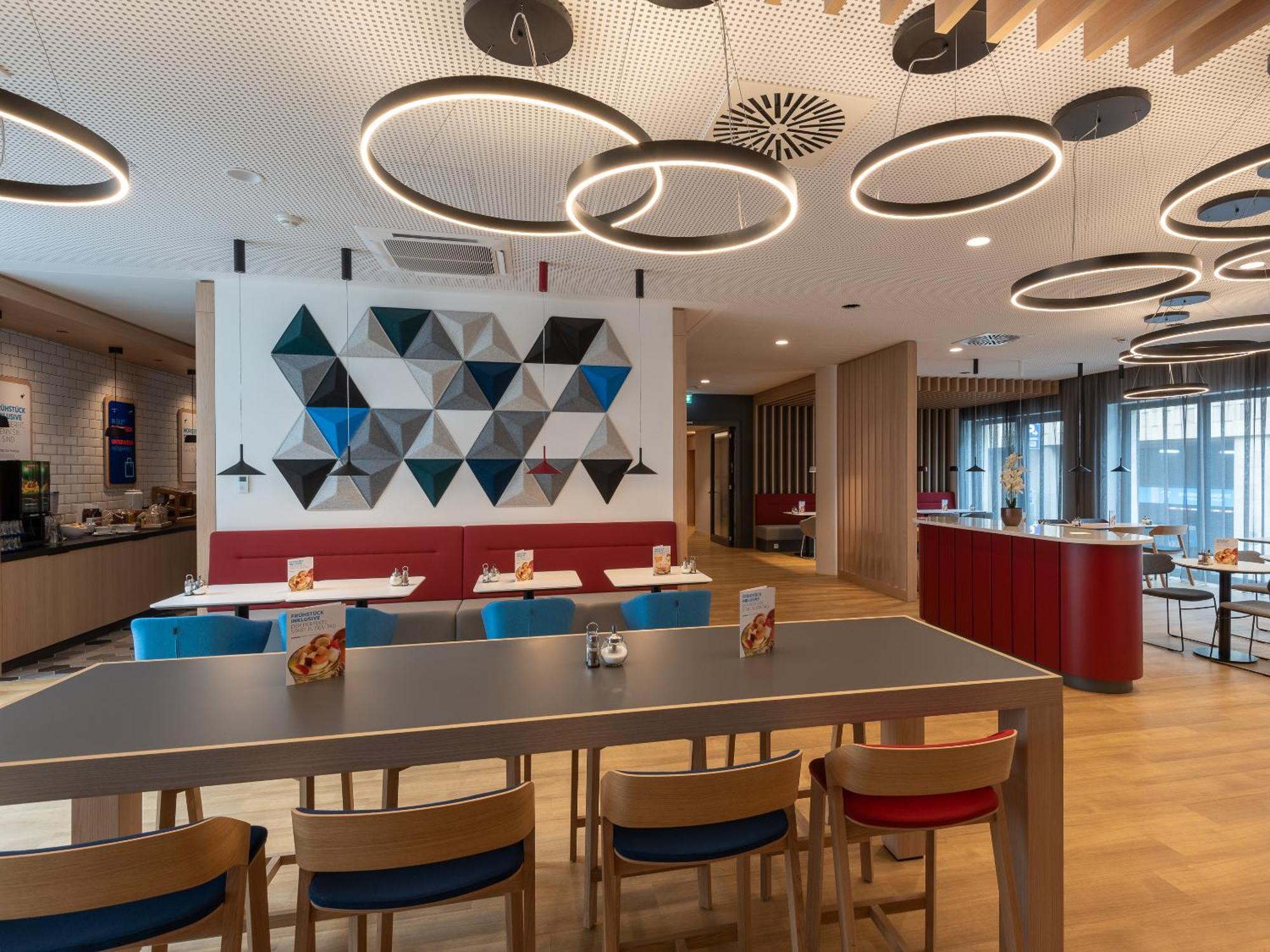 Holiday Inn Express Heilbronn By Ihg Экстерьер фото