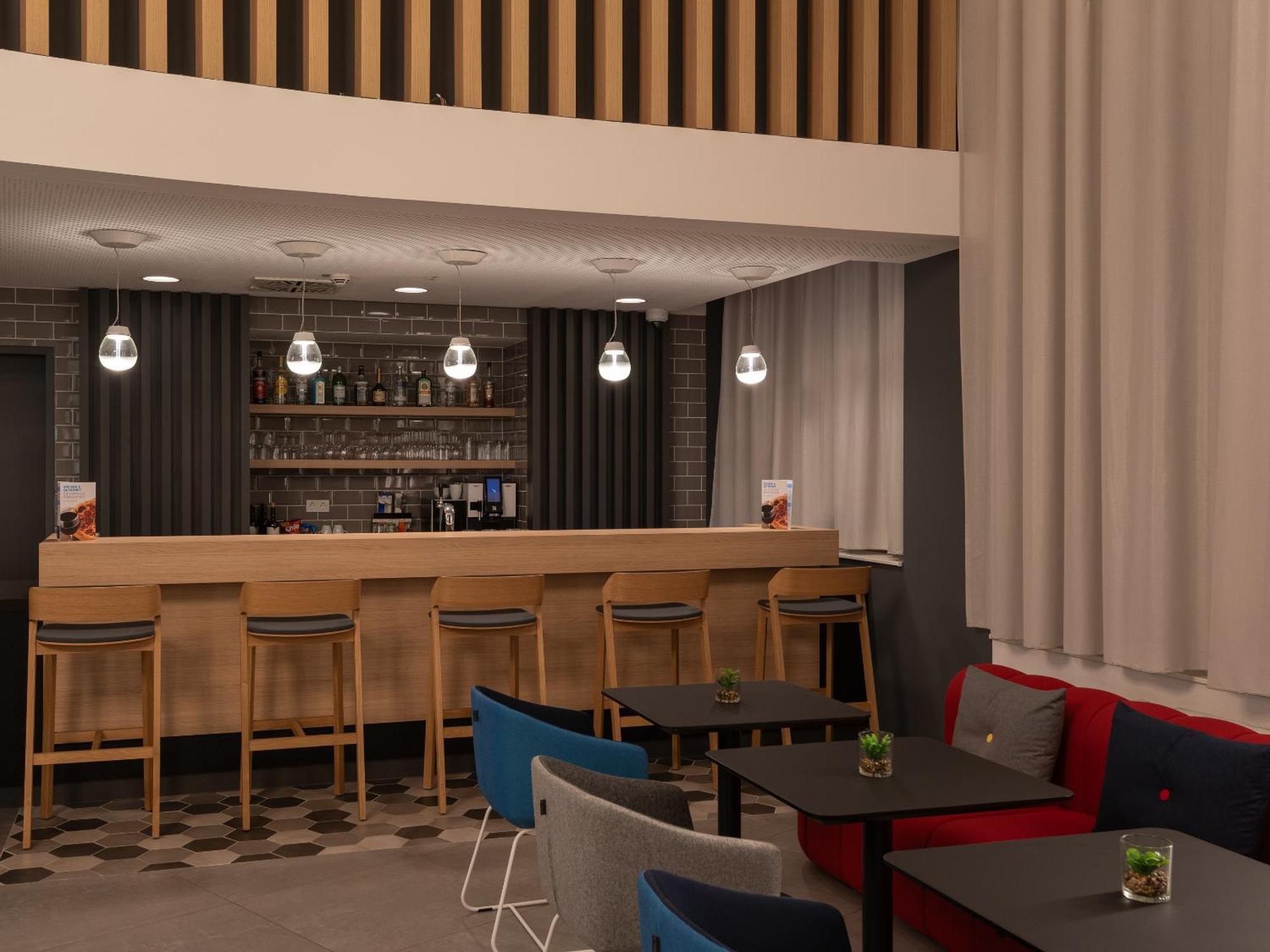 Holiday Inn Express Heilbronn By Ihg Экстерьер фото