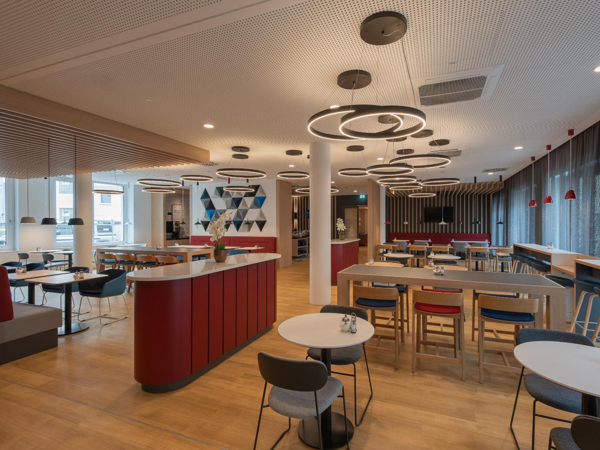 Holiday Inn Express Heilbronn By Ihg Экстерьер фото