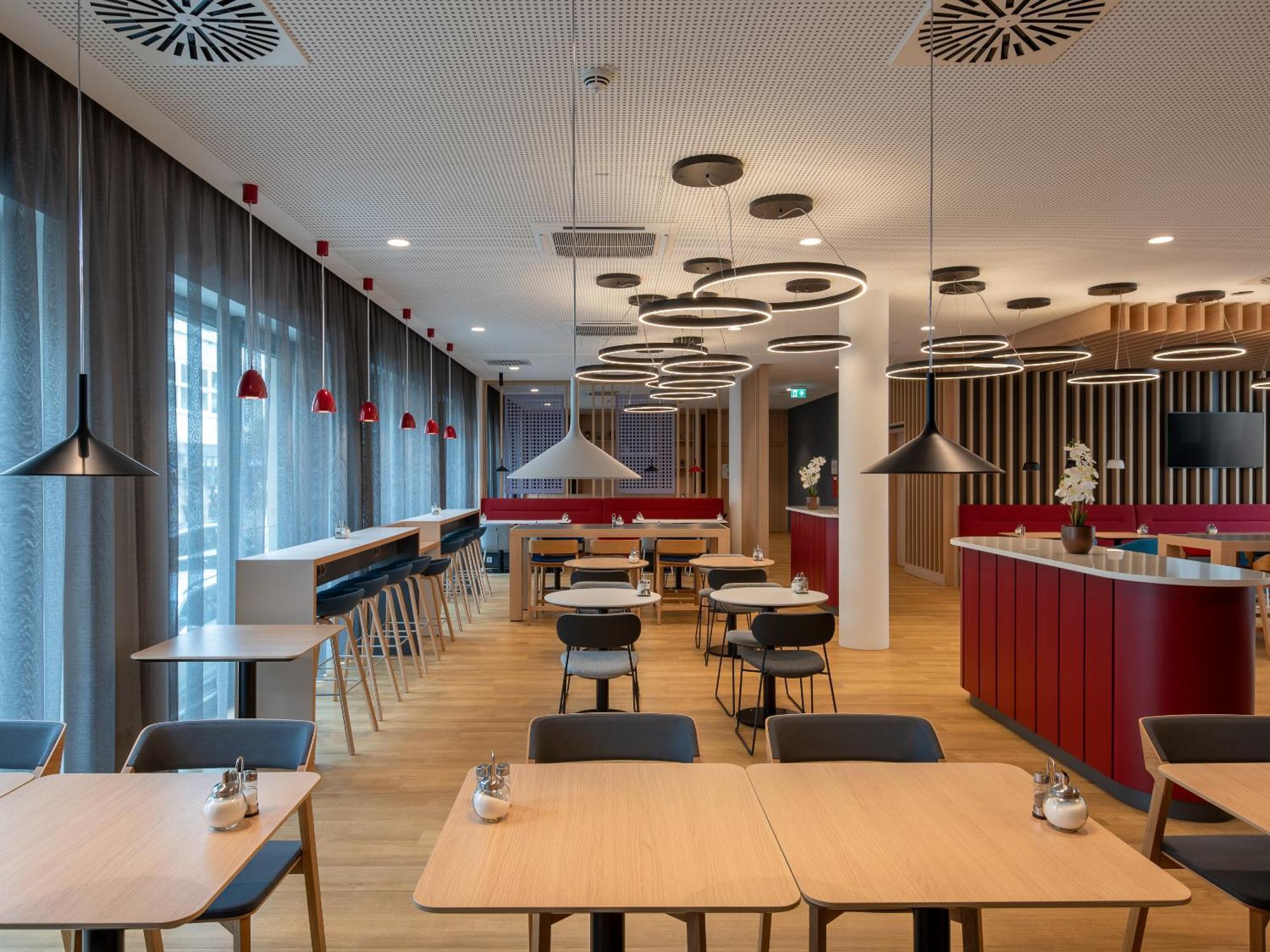 Holiday Inn Express Heilbronn By Ihg Экстерьер фото