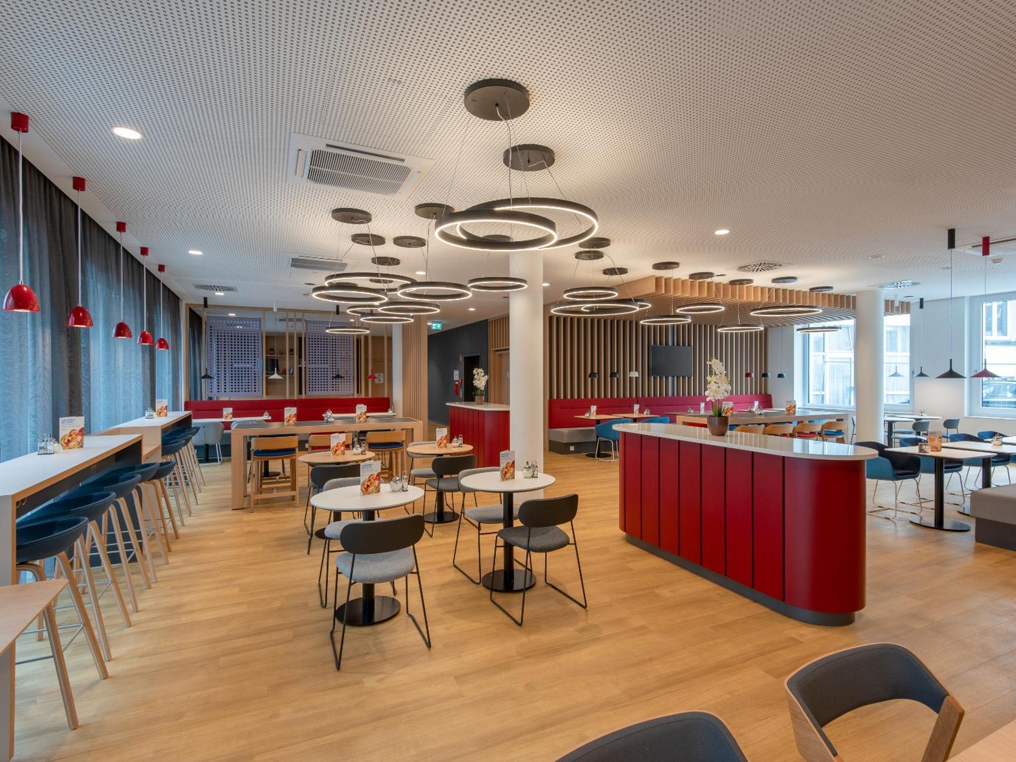 Holiday Inn Express Heilbronn By Ihg Экстерьер фото
