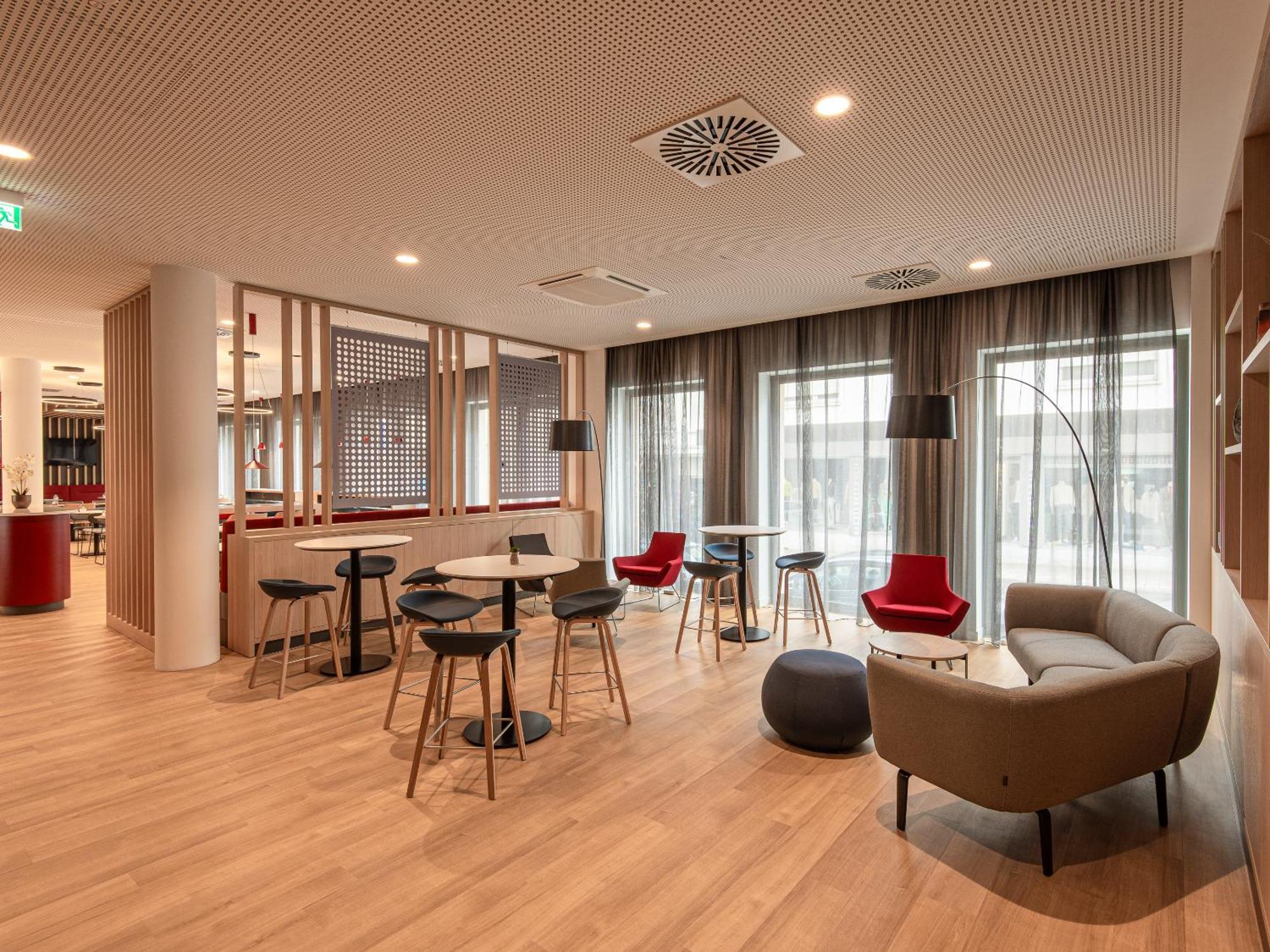 Holiday Inn Express Heilbronn By Ihg Экстерьер фото