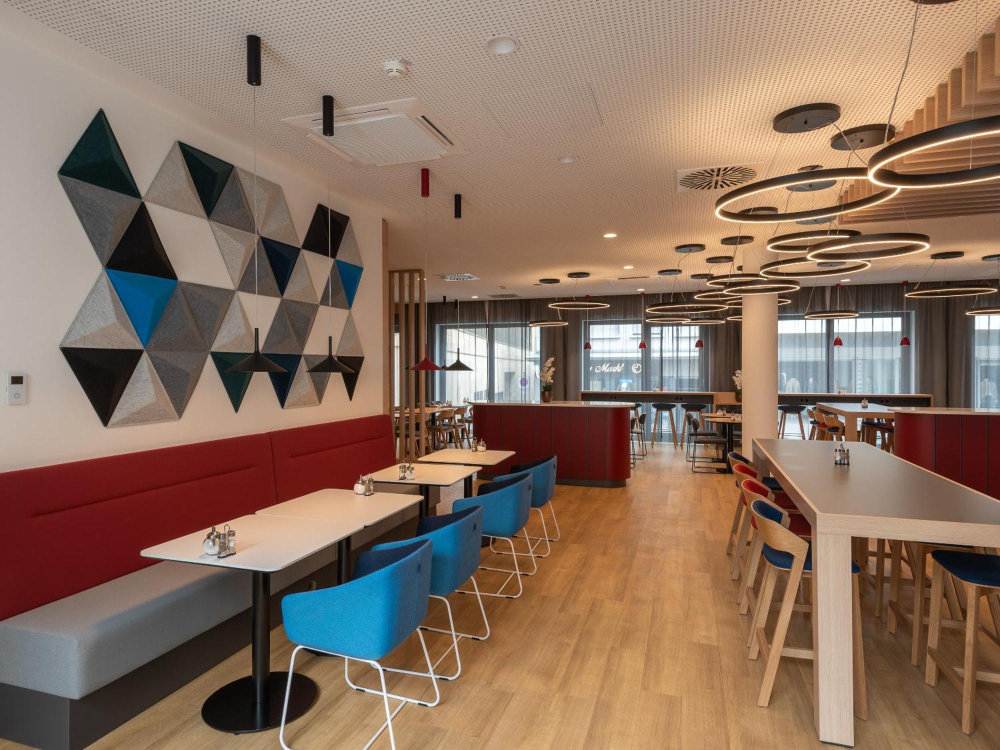 Holiday Inn Express Heilbronn By Ihg Экстерьер фото